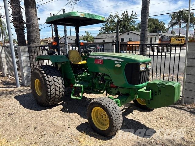 John Deere 5065E جرارات مدمجة