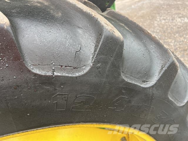 John Deere 5090R Tractors