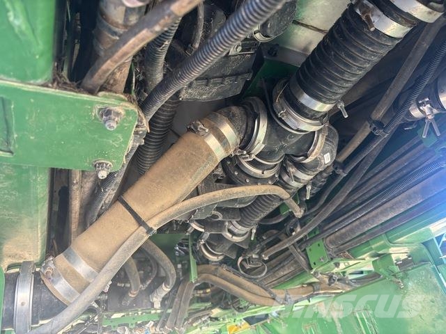 John Deere 616R Self-propelled sprayers