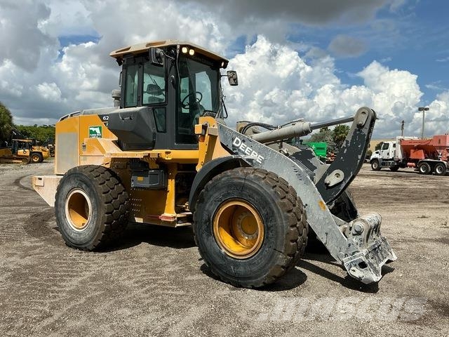John Deere 624P Iekrāvēji uz riteņiem