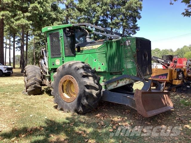 John Deere 648L ساحبات الأشجار