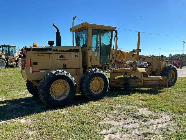 John Deere 670B Grader