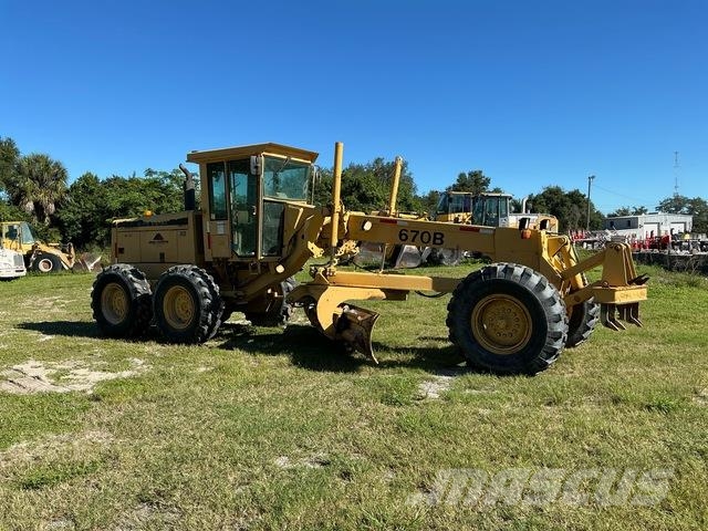 John Deere 670B Grader