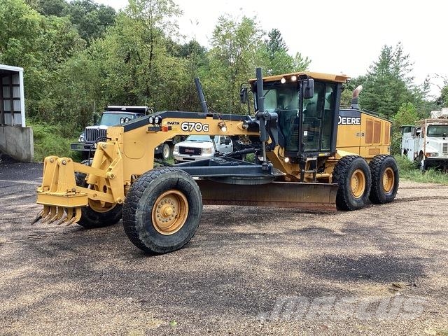 John Deere 670G Grejdery
