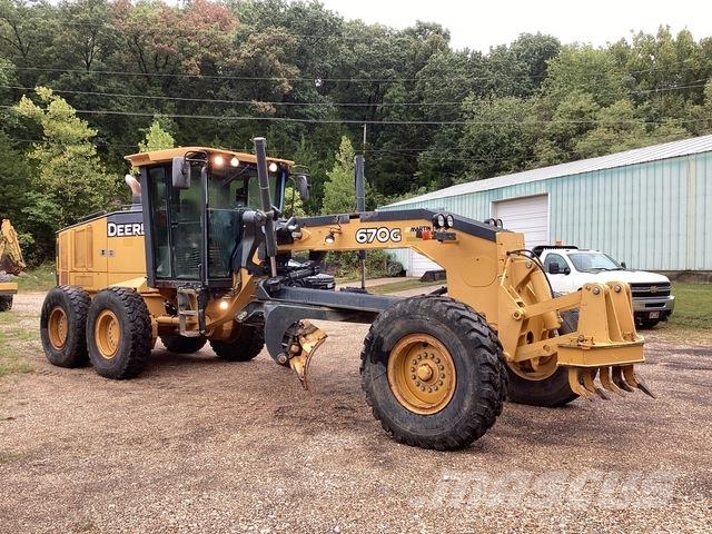 John Deere 670G Grejdery