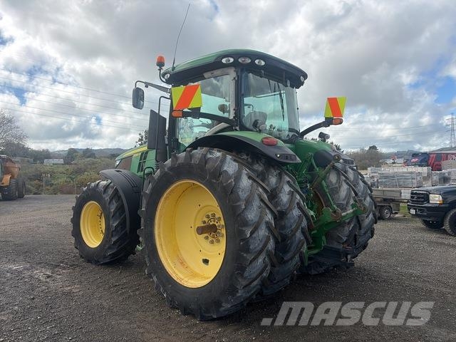 John Deere 7230R الجرارات