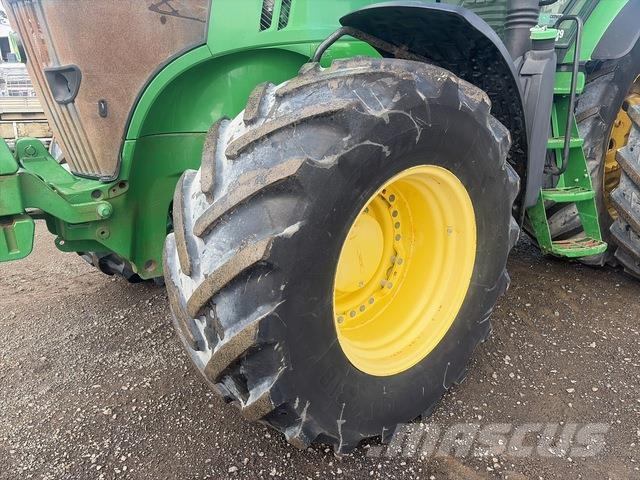 John Deere 7230R الجرارات