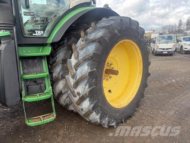 John Deere 7230R الجرارات