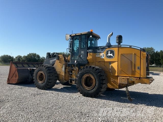 John Deere 744L Rataslaadurid