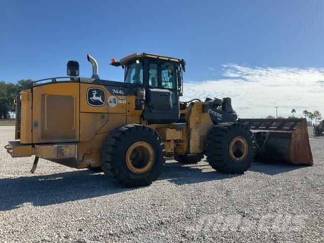 John Deere 744L Rataslaadurid