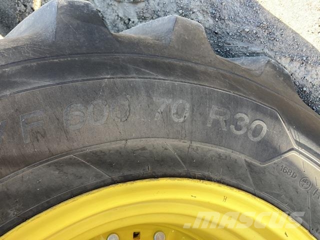 John Deere 8245R Traktoren