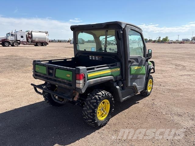 John Deere 835M Pomoćni strojevi