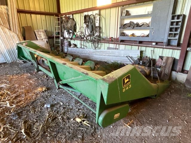 John Deere 843 Leikkuupöydät