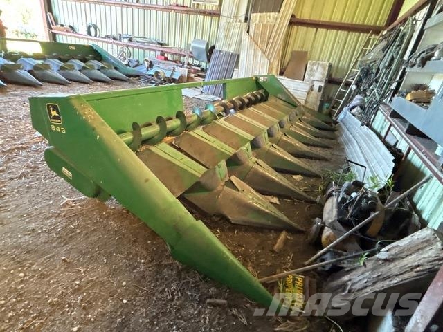 John Deere 843 Leikkuupöydät