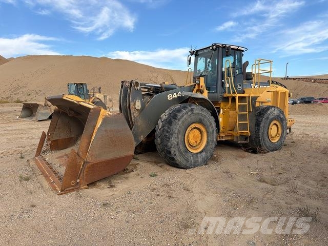 John Deere 844 輪胎式裝載機