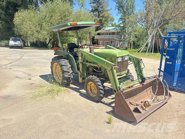 John Deere 850 Трактори