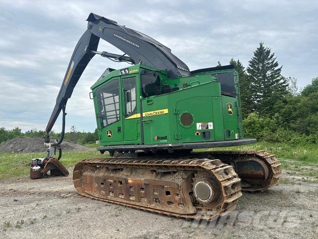 John Deere 853MH ウッドスプリッターとカッター