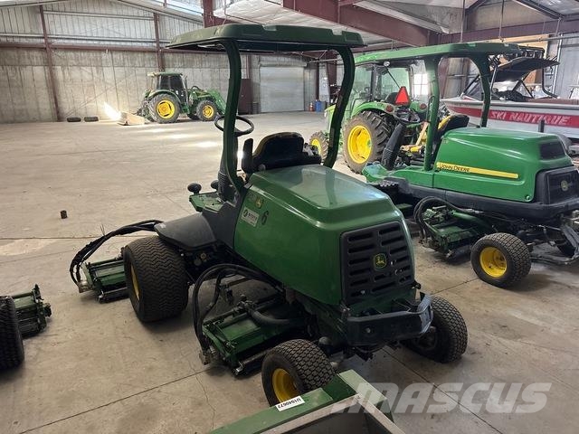 John Deere 8700 Diger