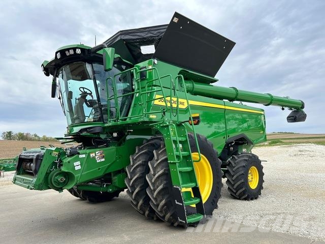 John Deere S7 800 Ražas novākšanas kombaini