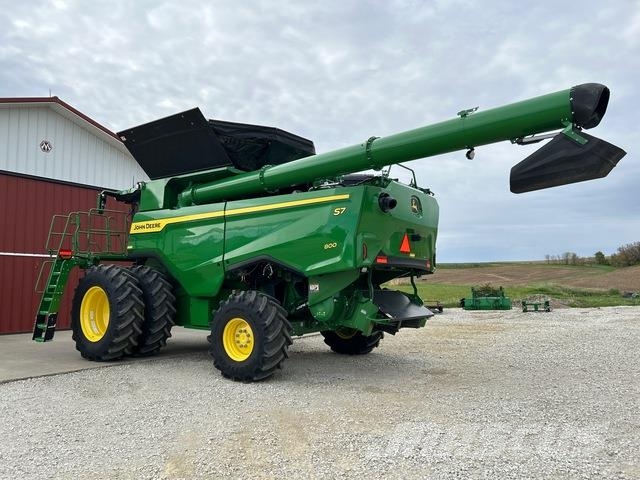 John Deere S7 800 Ražas novākšanas kombaini