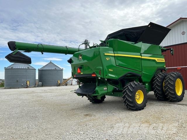 John Deere S7 800 Ražas novākšanas kombaini