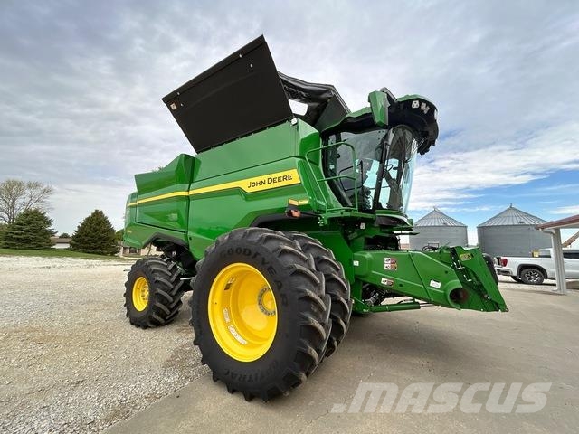 John Deere S7 800 Ražas novākšanas kombaini