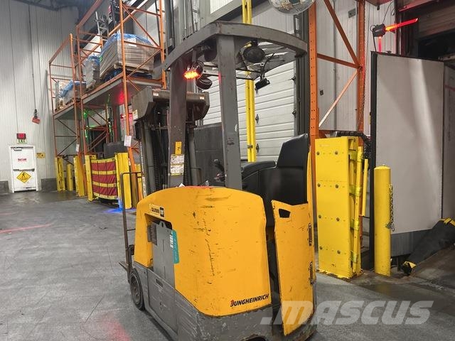 Jungheinrich ETG 318 미디엄 리프트 오더 피커