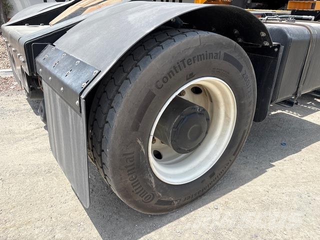 Kalmar TL2 جرارات صالات المطارات