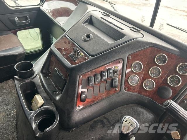 Kenworth K200 Big Cab Aerodyne Tractor Units