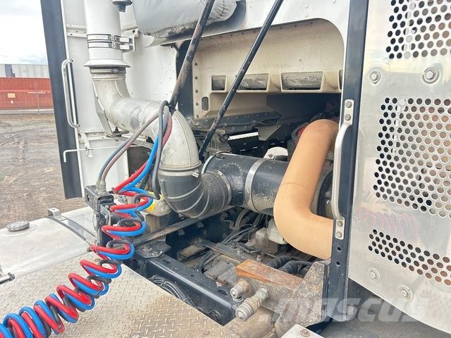 Kenworth K200 Big Cab Aerodyne Tractor Units