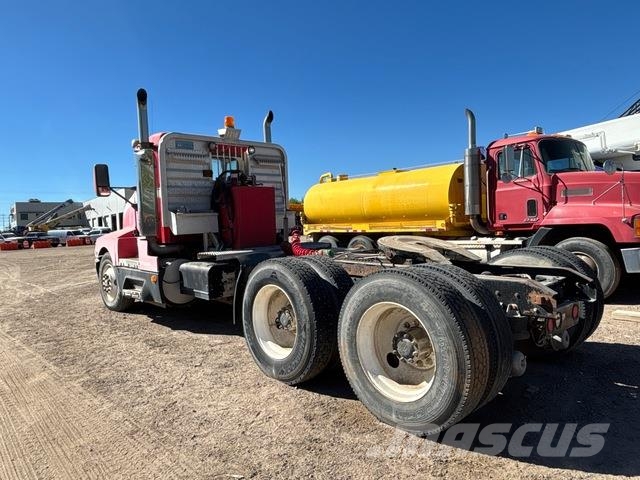 Kenworth T600 Тягачі