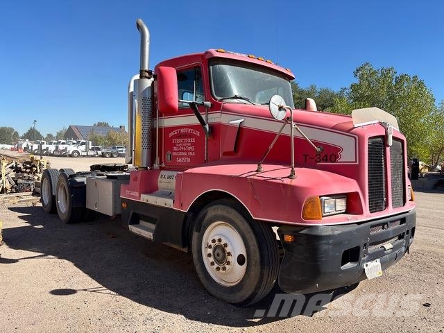 Kenworth T600 Тягачі
