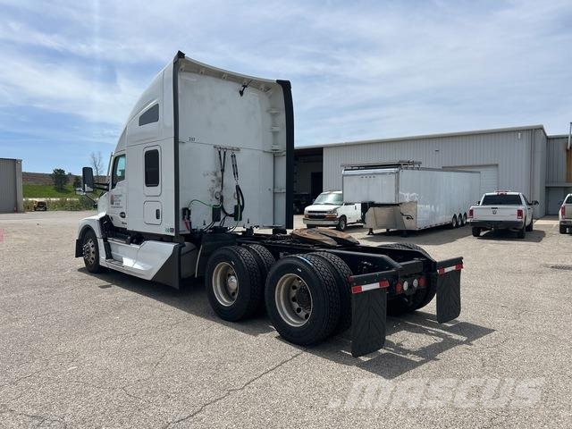 Kenworth T680 Тягачі