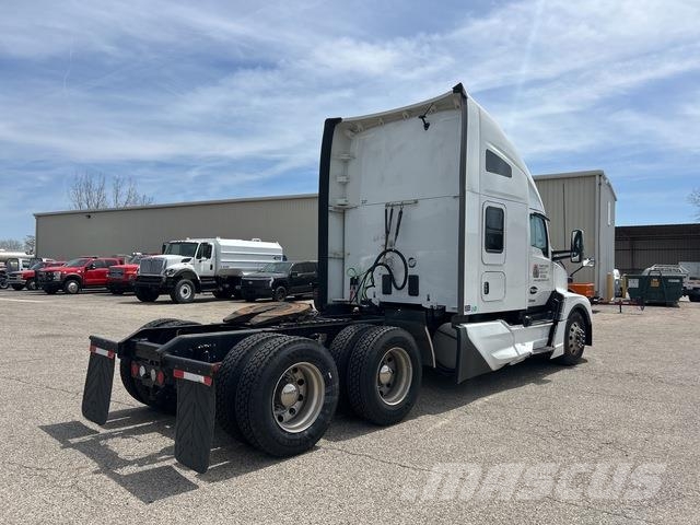 Kenworth T680 Тягачі