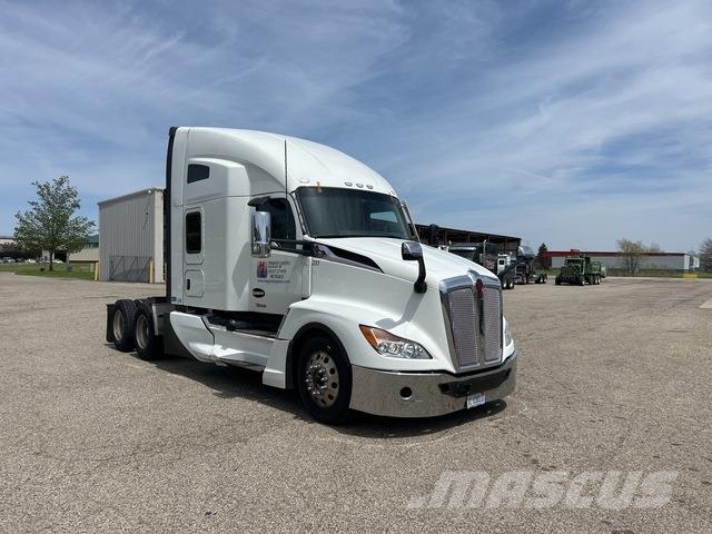 Kenworth T680 Тягачі