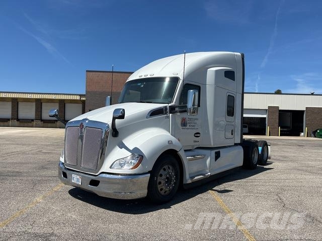 Kenworth T680 Тягачі