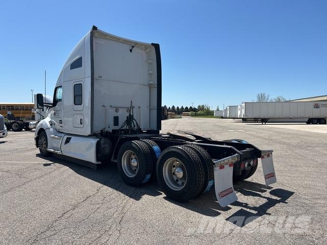Kenworth T680 Тягачі
