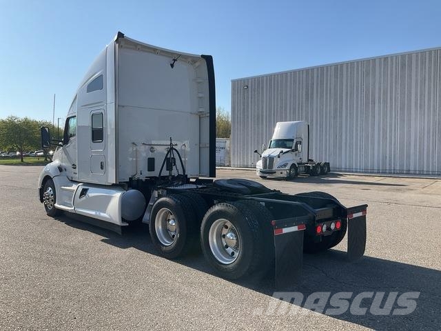 Kenworth T680 Тягачі