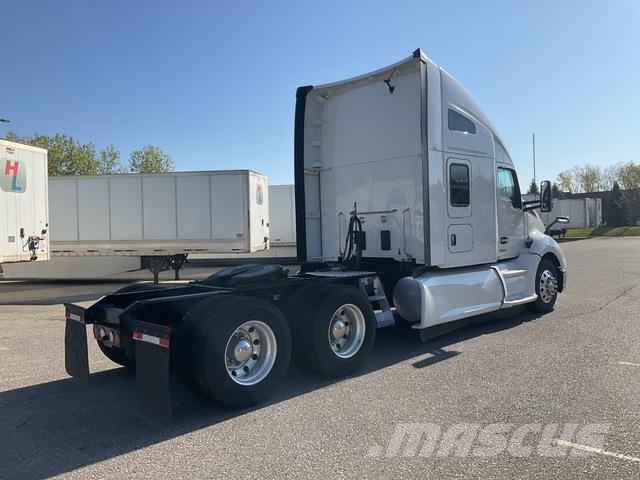 Kenworth T680 Тягачі