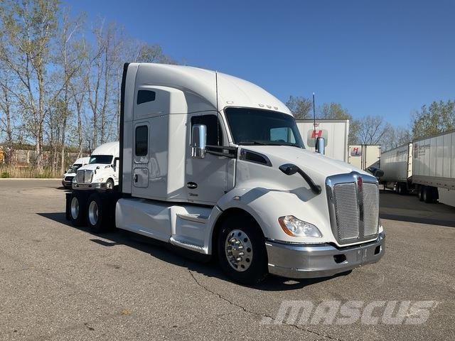 Kenworth T680 Тягачі