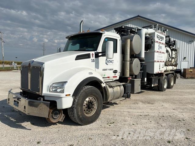 Kenworth T880 Gravemaskiner på larvebånd