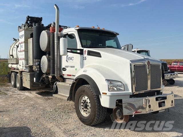 Kenworth T880 Gravemaskiner på larvebånd