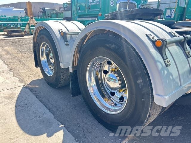 Kenworth T909 Vetopöytäautot