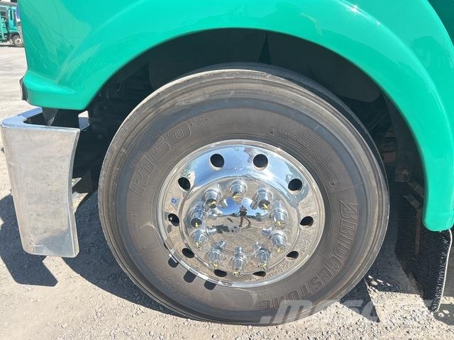Kenworth T909 Vetopöytäautot