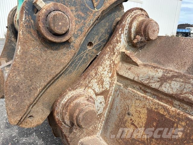 Kobelco SK330-8 履带挖掘机