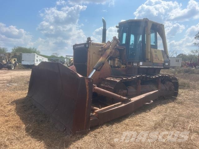 Komatsu D135A-1 Telaketjupuskutraktorit