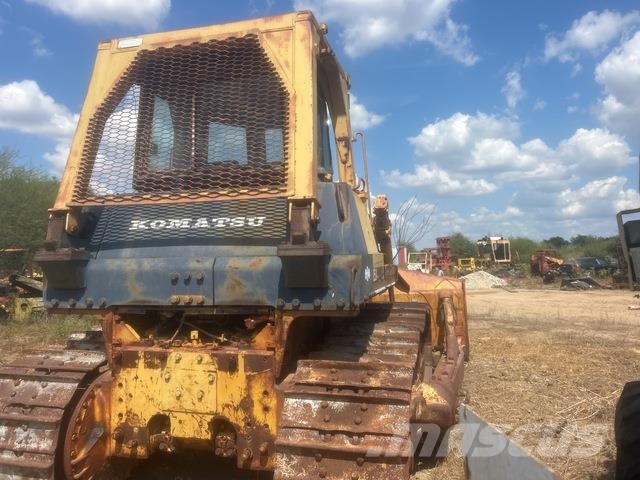 Komatsu D135A-1 Telaketjupuskutraktorit