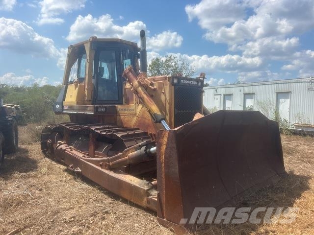 Komatsu D135A-1 Telaketjupuskutraktorit