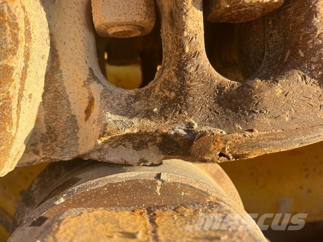Komatsu D375A-5E0 Crawler dozers