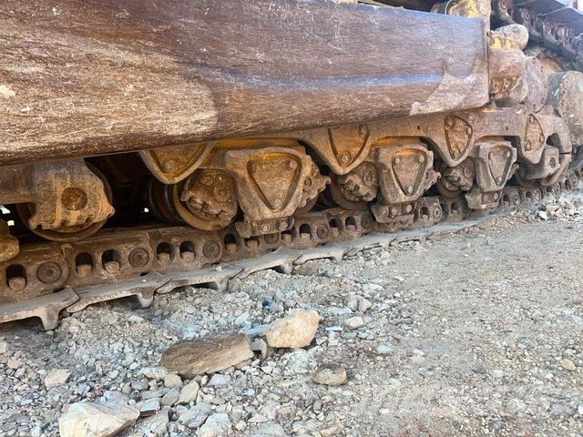 Komatsu D375A-5E0 Crawler dozers